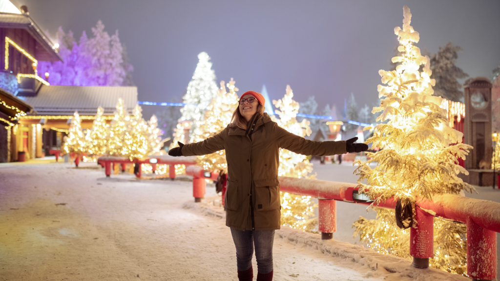 Airport transfer between Rovaniemi Airport and Rovaniemi City Center for family